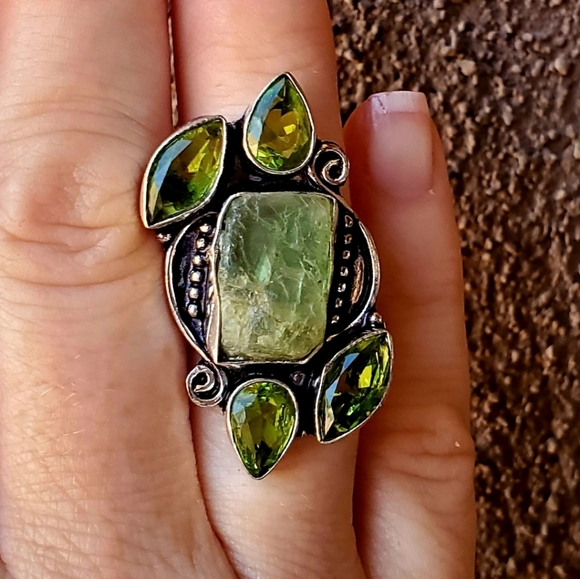 New Rough Green Kyanite & Peridot 925 Silver Ring. - Picture 8 of 14